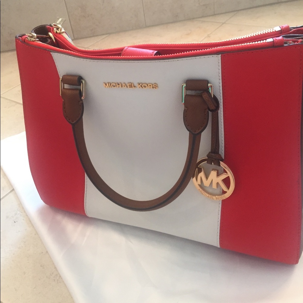 Michael Kors Sutton Two-toned Handbag - Picture 2 of 6